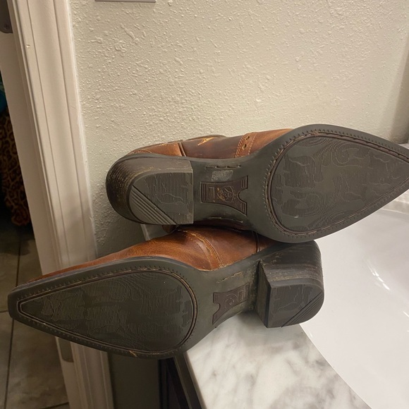 Ariat pointed toe boots.  Minor scuffs on toes of the boots. - Picture 3 of 3